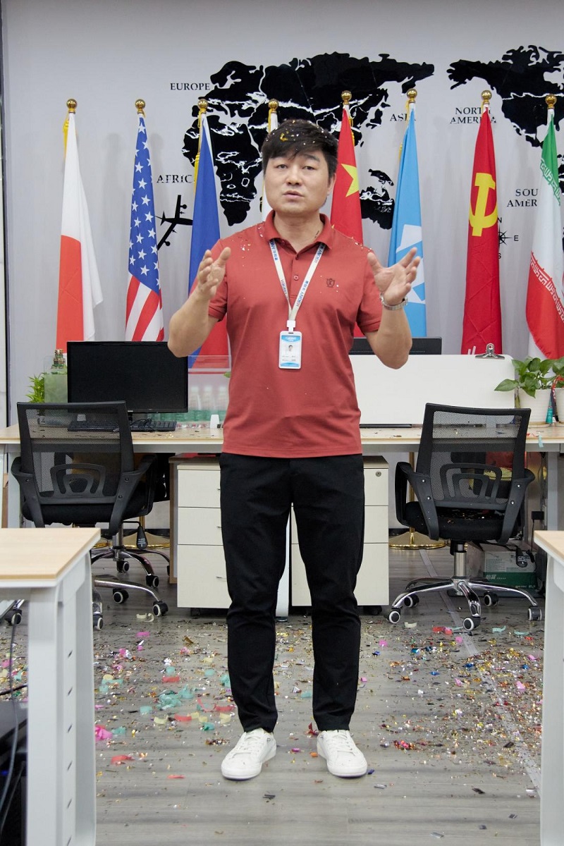 再贏新單！華邦瀛成都LED貼膜屏項目圓滿收官